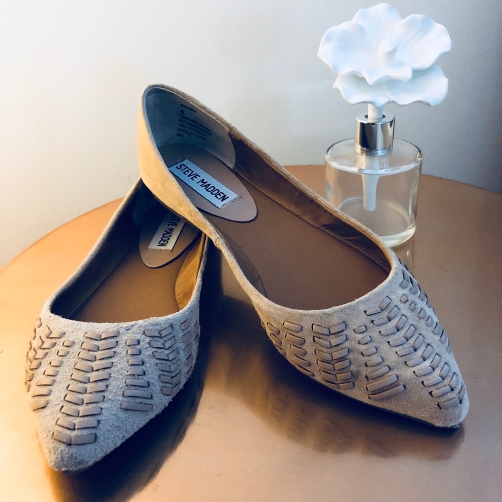 Nude Stitched Pumps